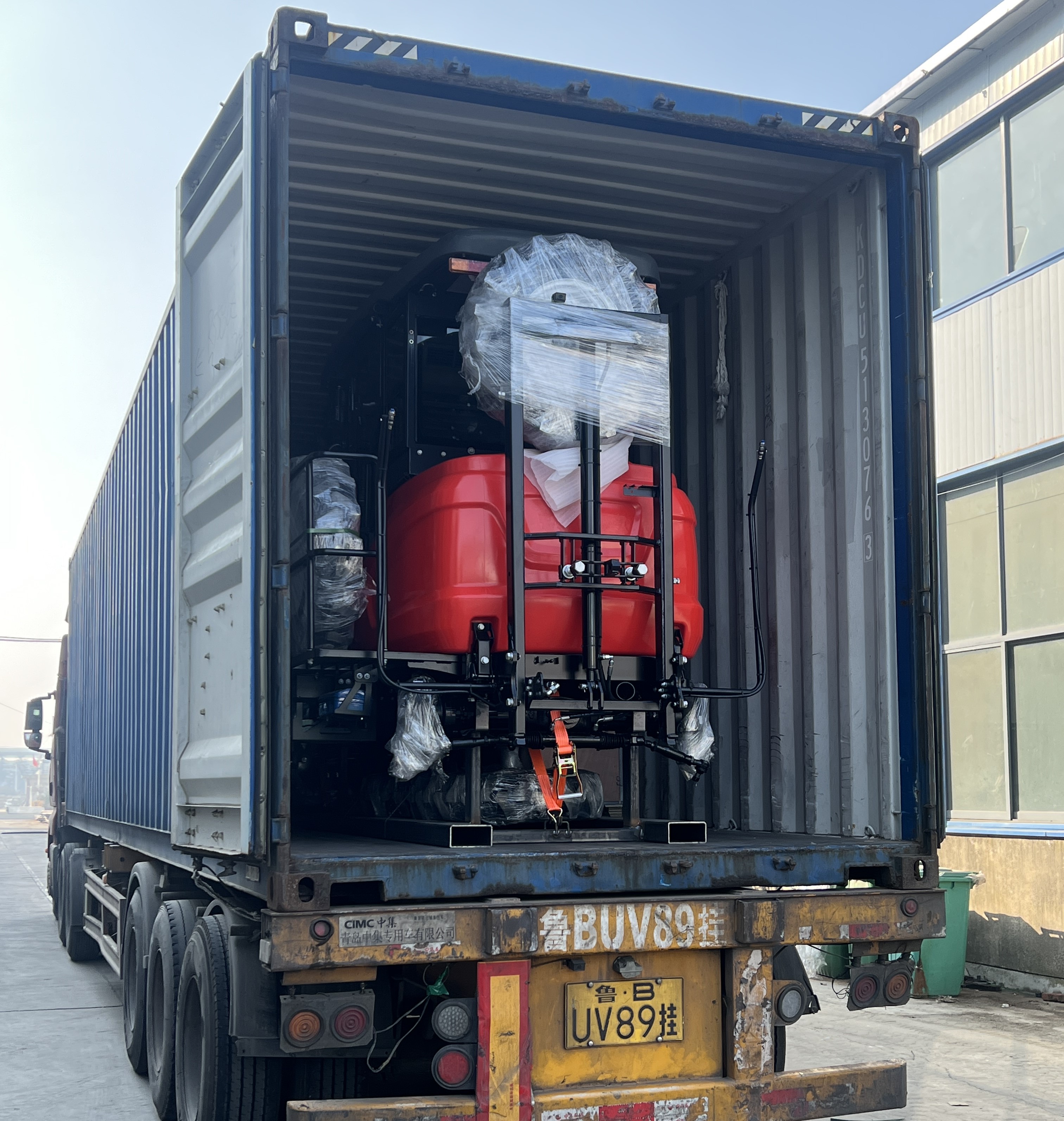 self propelled boom sprayer of container