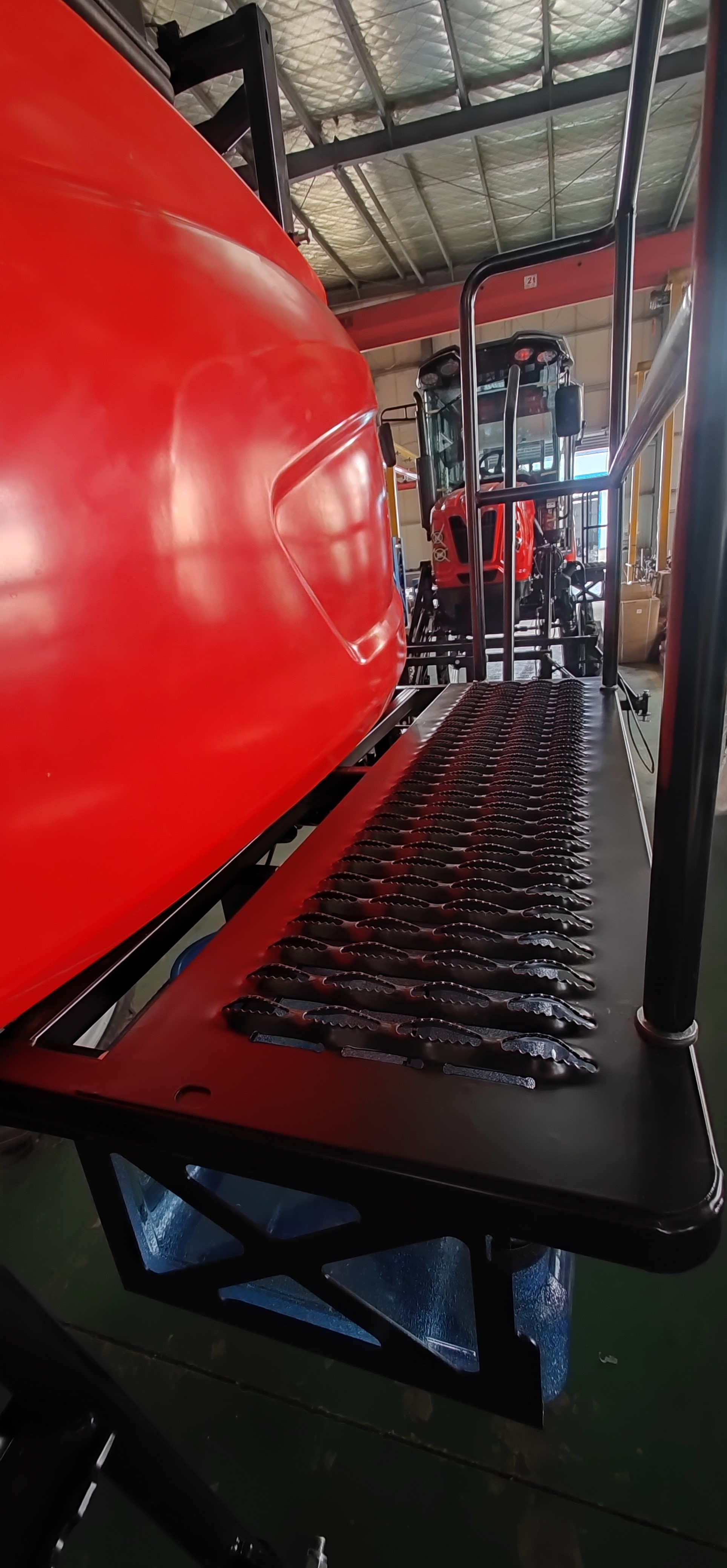 Improvement Upgrade of Footstep and Guardrail for Yuhe Self-Propelled Sprayer