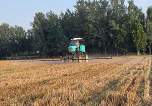 self propelled boom sprayer for wheat.jpg