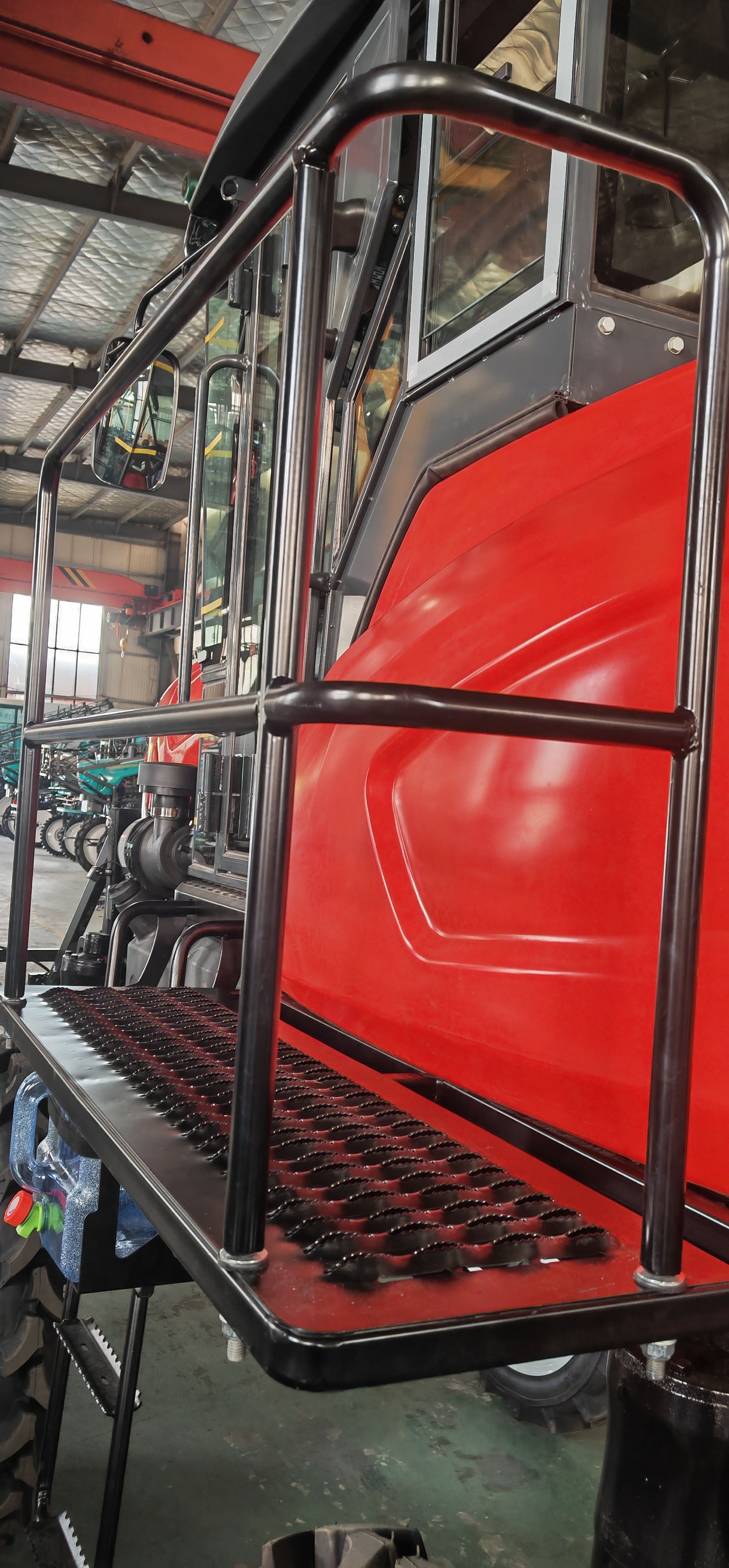 SELF PROPELLED BOOM SPRAYER FENCE 2